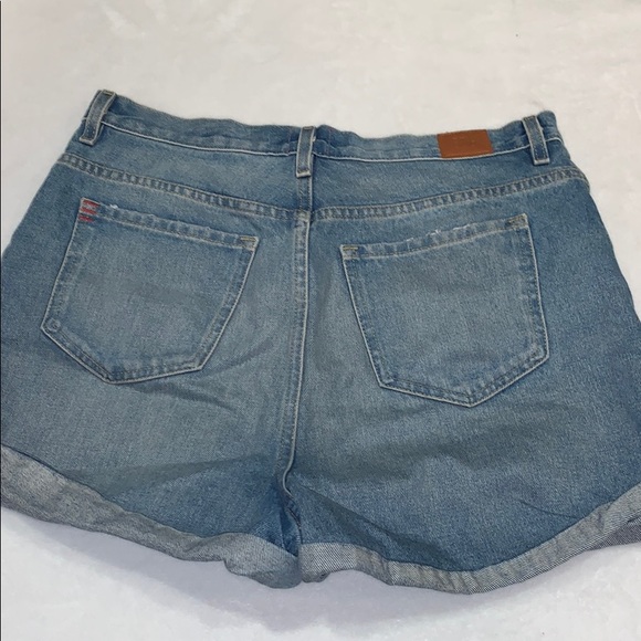 Urban Outfitters Mom Shorts - Picture 4 of 5